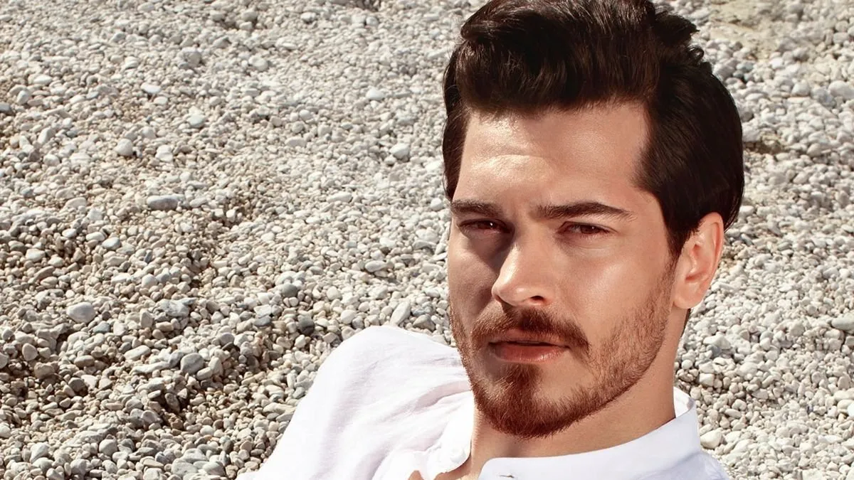 Aşk söylentileri gerçek çıktı! Çağatay Ulusoy gönlünü güzel oyuncuya kaptırdı! Sevgiliye sürpriz doğum günü!