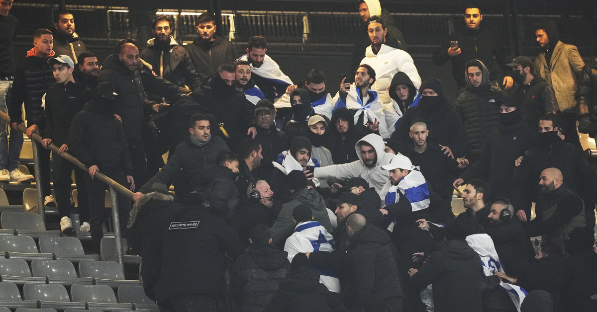 Fransa-İsrail maçında tribünlerde kavga çıktı!