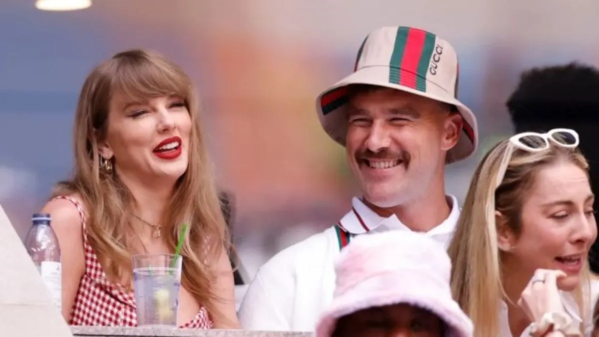 Dünyaca ünlü yıldıza sevgilisinden kucak dolusu hediye!