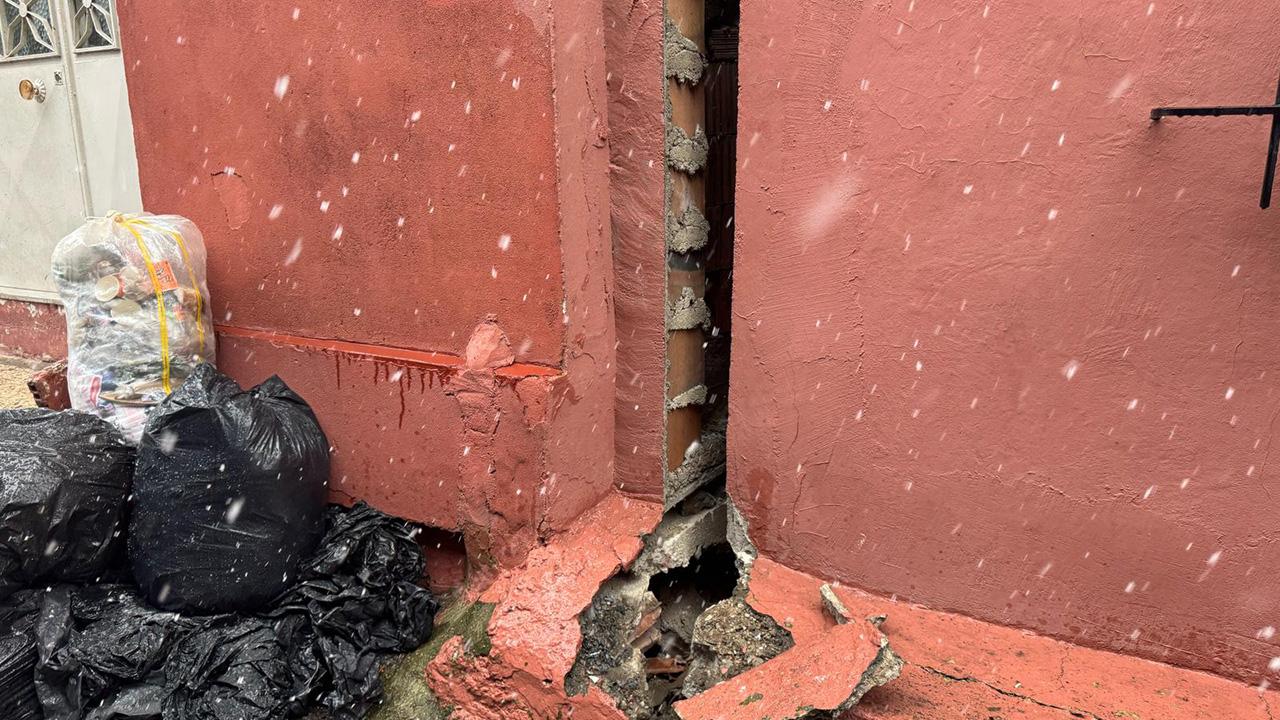 İstanbul’da toprak kayması çatlağa sebep oldu: 3 bina boşaltıldı